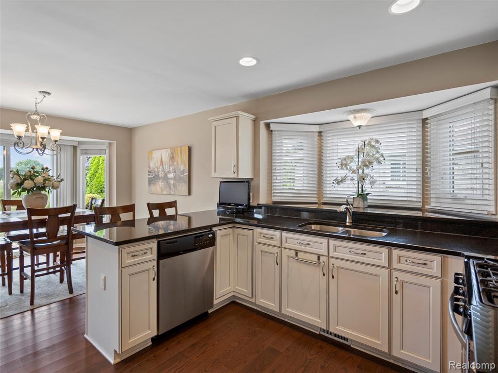 53673 Cranston Drive, Macomb, MI 48042 — Photo 11