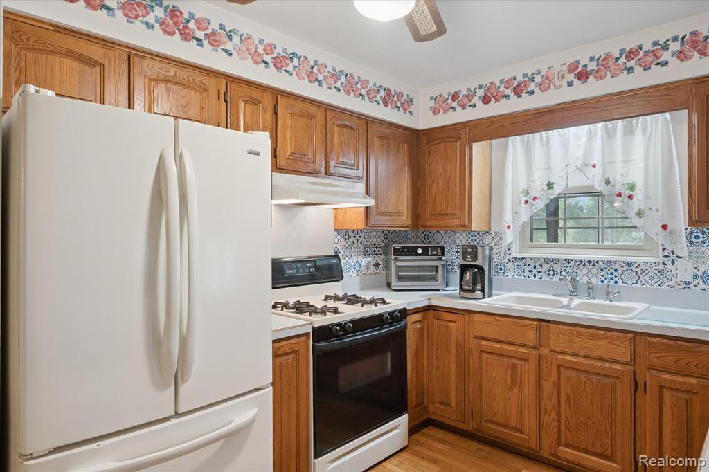 8812 Rio Vista Street, Green Oak, MI 48116 — Photo 7