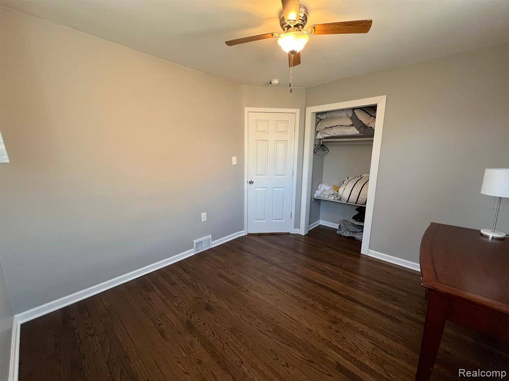5120 CANTERBURY Lane, Warren, MI 48092 — Photo 23