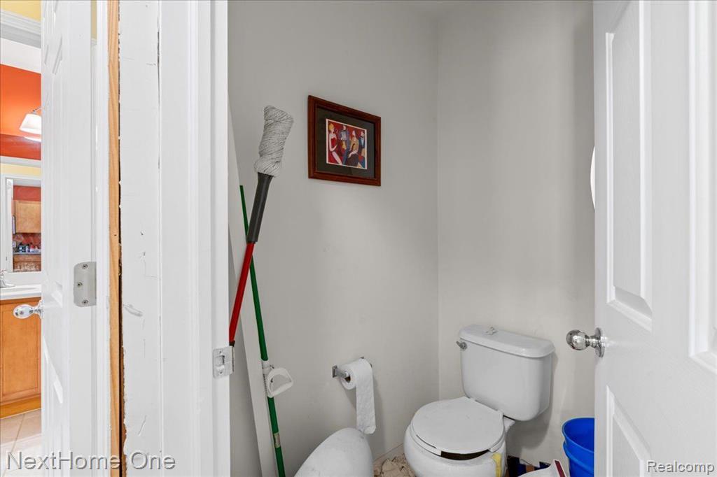 609 VILLAGE Lane, Milford, MI 48381 — Photo 13