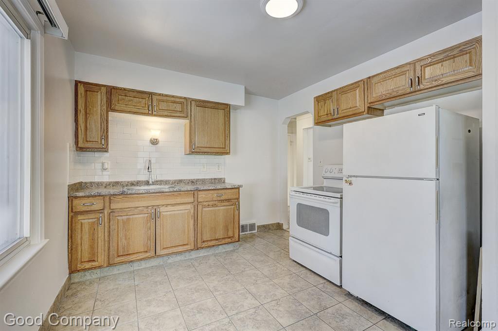 967 E Shevlin Avenue, Hazel Park, MI 48030 — Photo 9