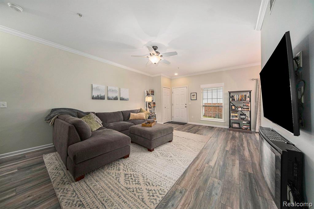 702 RIVERSEDGE Drive, 26, Saline, MI 48176 — Photo 5