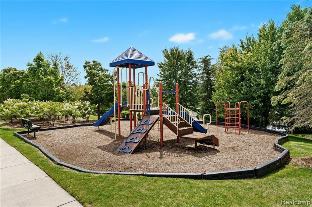 16401 LINCOLN Drive, Northville, MI 48168 — Photo 61