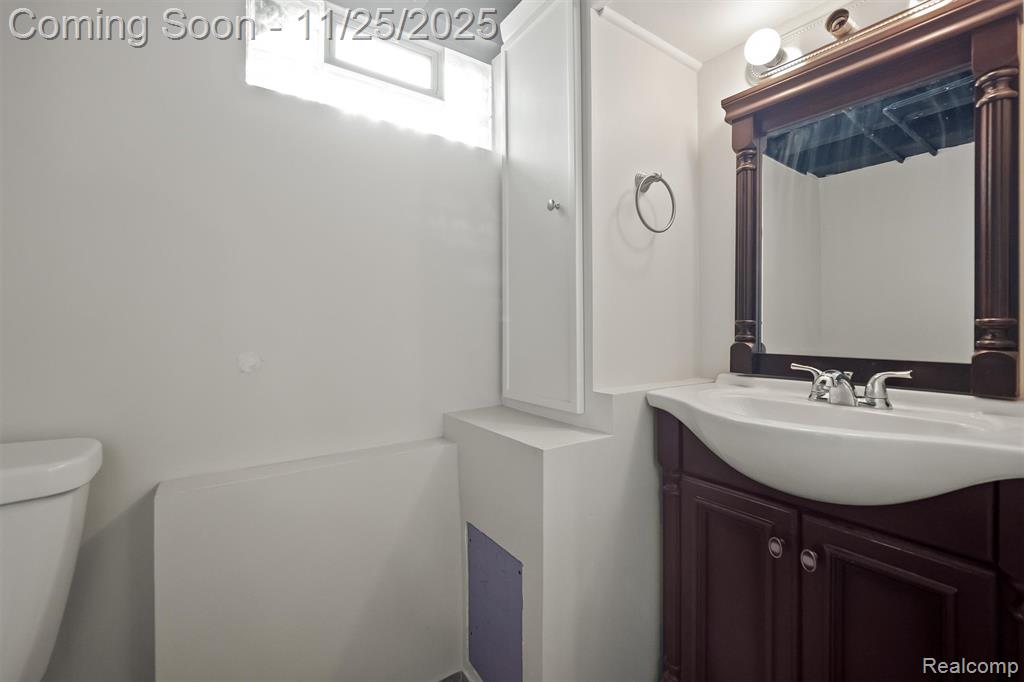 13111 Nadine Avenue, Huntington Woods, MI — Photo 24