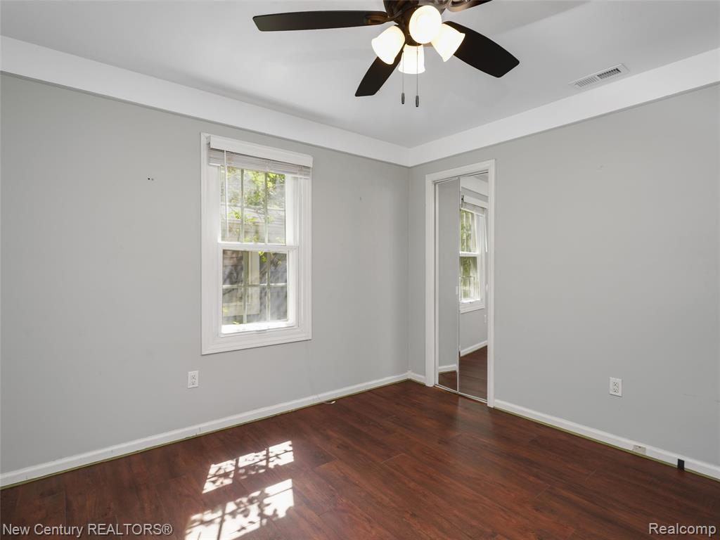5933 Dwight Avenue, Waterford, MI 48327 — Photo 17