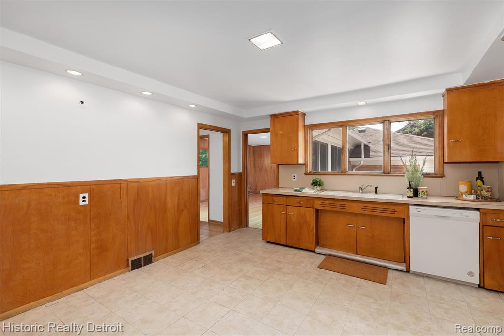 5919 Oakman Boulevard, Detroit, MI 48204 — Photo 13