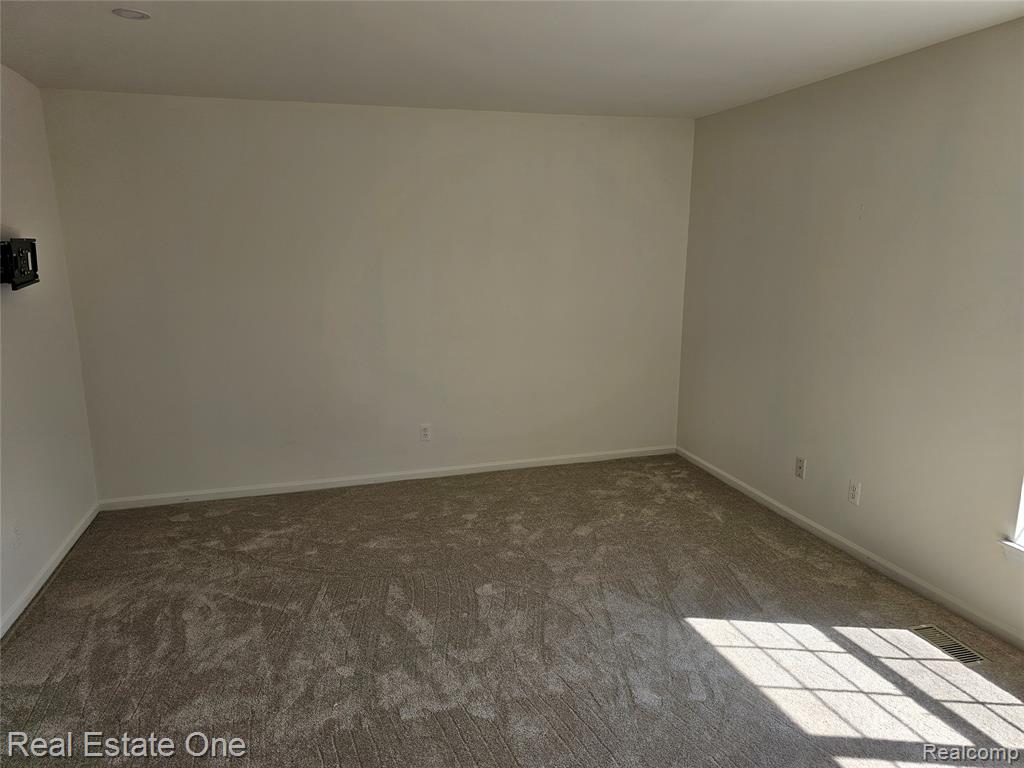 56401 Scotland Boulevard, Shelby Twp, MI 48316 — Photo 11