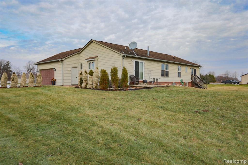 7058 OLDE FARM Trail, Almont, MI 48003 — Photo 5