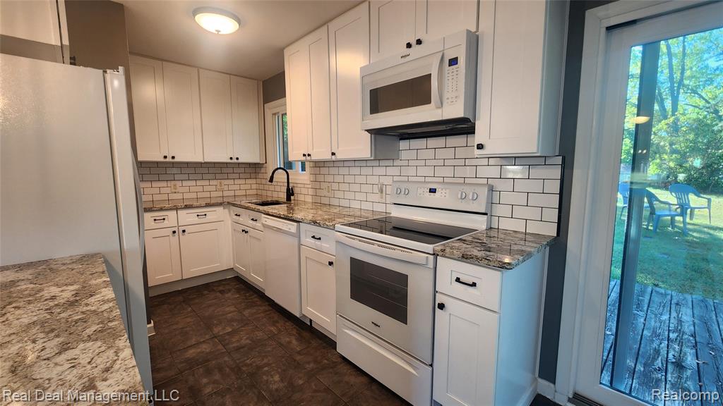 6555 Manson Drive, Waterford, MI — Photo 10