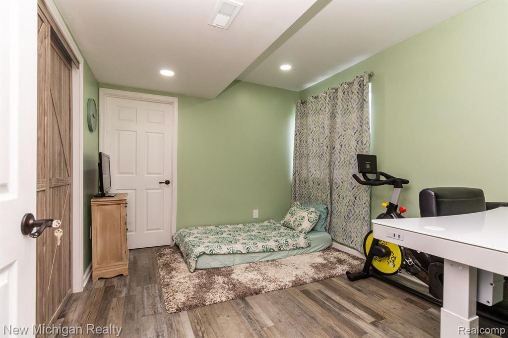 4898 WINDANCER Drive, Ypsilanti, MI 48197 — Photo 42