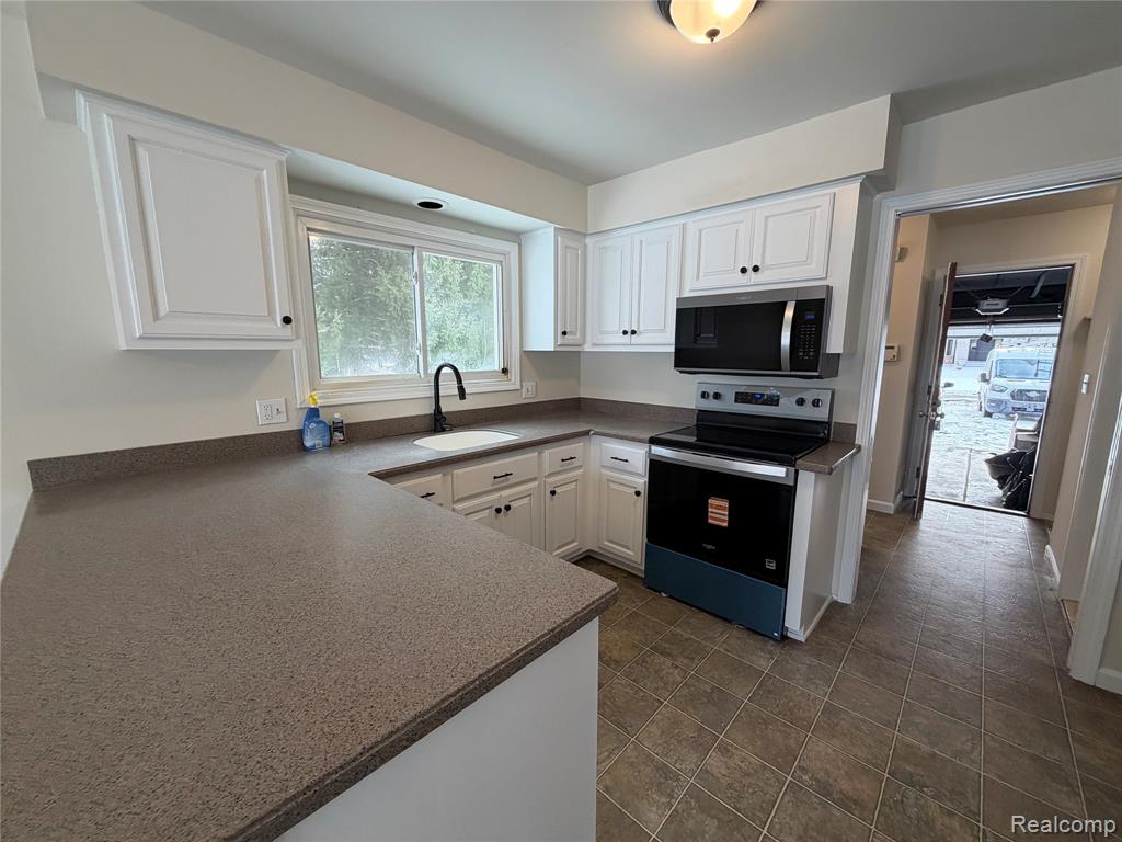48 Webb Drive, Troy, MI 48098 — Photo 7