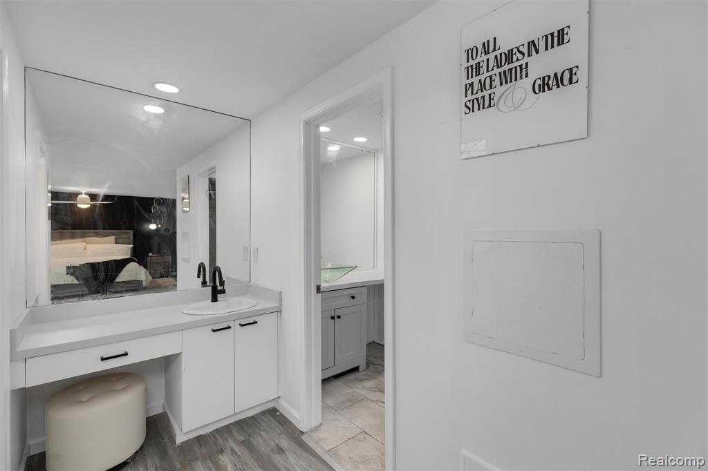 7406 Pebble pt, West Bloomfield, MI — Photo 31