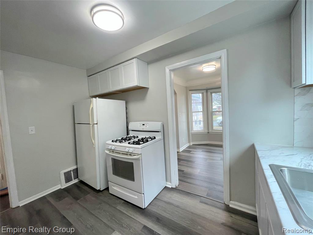 6037 Piedmont Street, Detroit, MI 48228 — Photo 12
