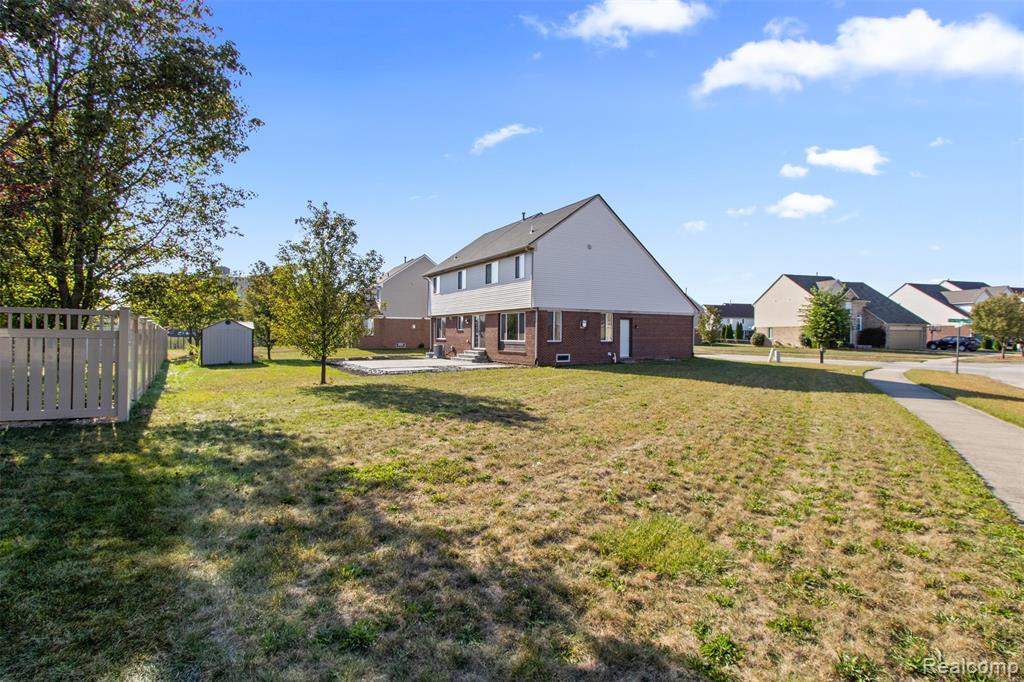 758 Pine Ridge Lane, Madison Heights, MI 48071 — Photo 33