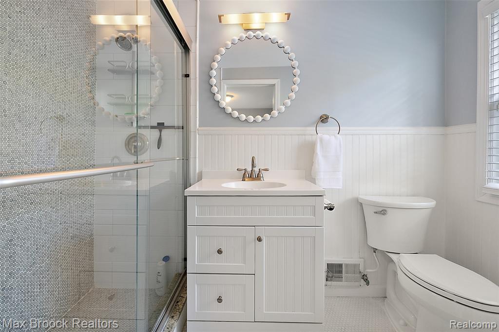 692 Bennington Drive, Bloomfield Hills, MI 48304 — Photo 21