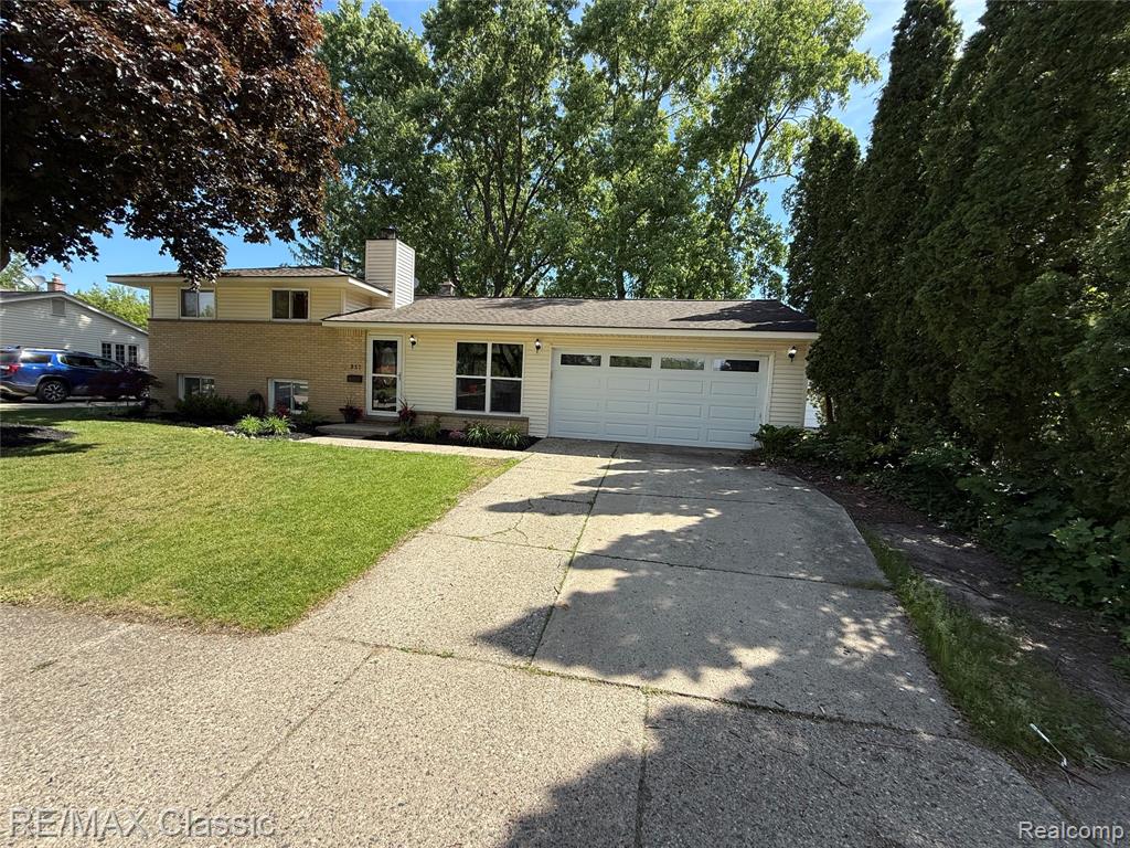 857 Panorama Drive, Milford, MI 48381 — front exterior