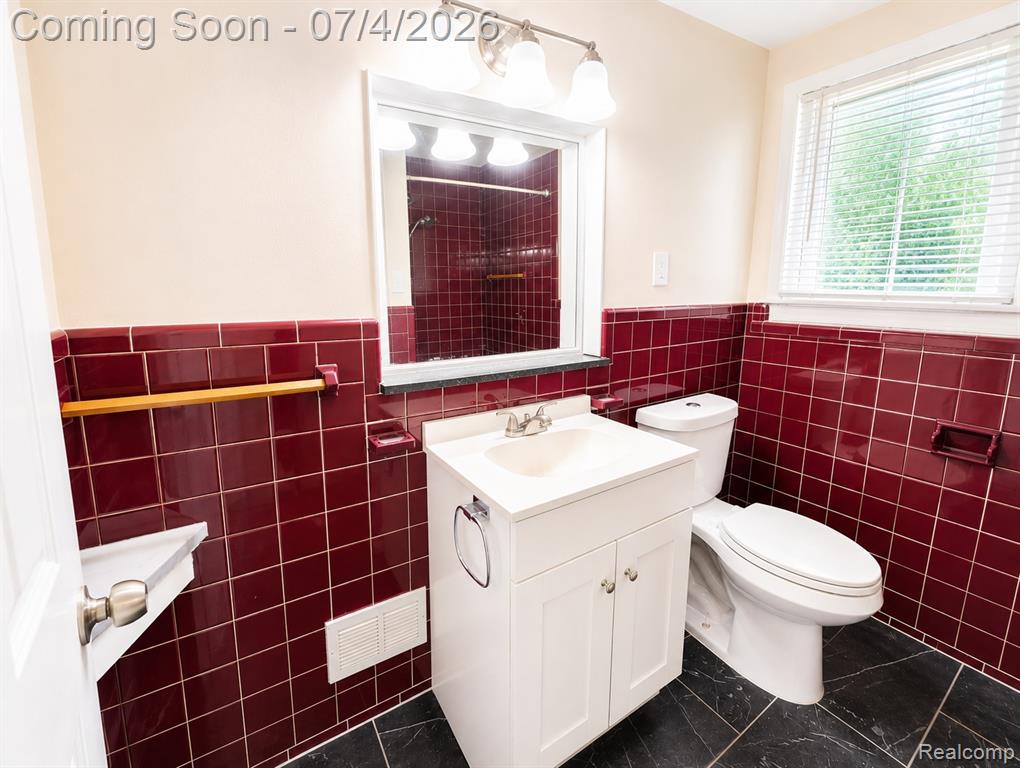 20552 Huntington Avenue, Harper Woods, MI 48225 — Photo 18