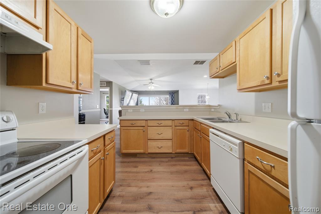 4113 Hampton Ridge Boulevard, Howell, MI 48843 — Photo 9