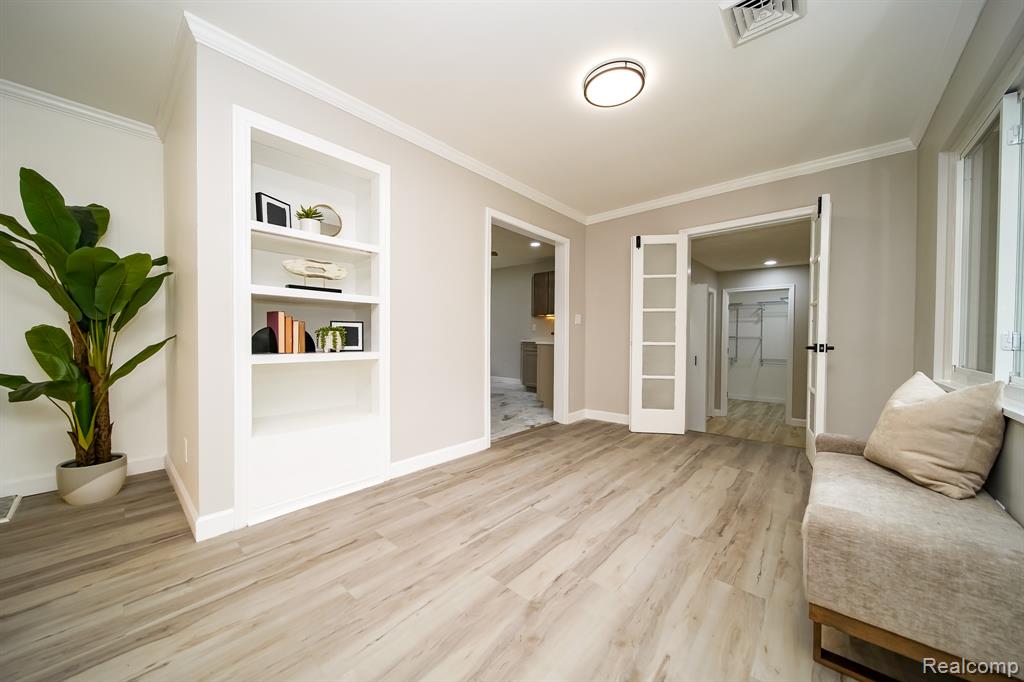 19041 Bungalow Drive, Lathrup Village, MI 48076 — Photo 20