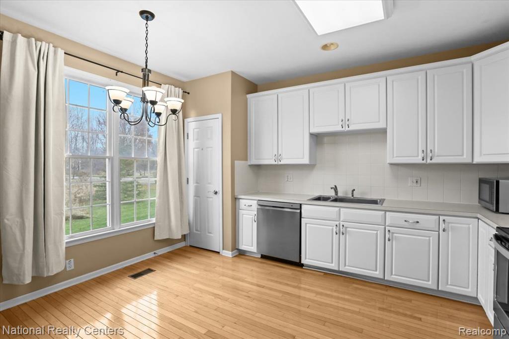 49944 Blackberry Trail, 55, Novi, MI — Photo 11