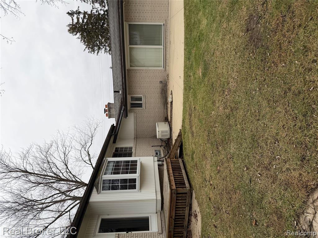 52816 Heatherway Drive N, Shelby Twp, MI 48316 — Photo 3