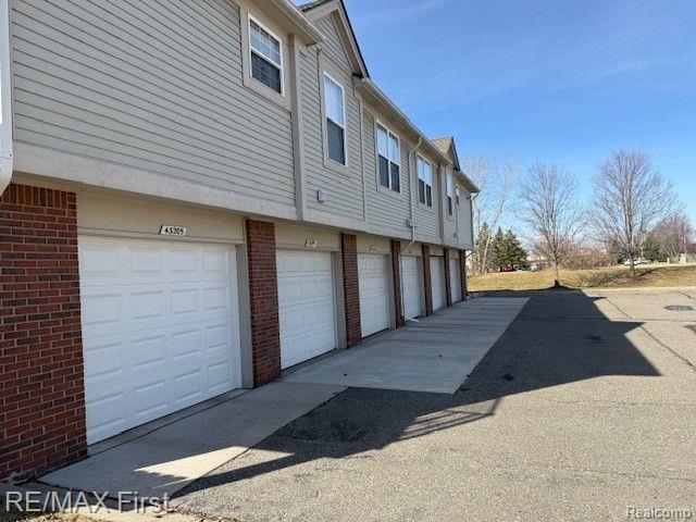 43195 WOODBRIDGE Drive, Clinton Twp, MI 48038 — Photo 4