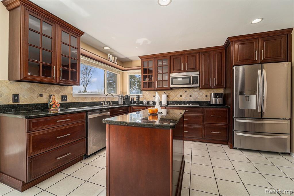 7549 ACORN HILL Court, West Bloomfield, MI 48323 — Photo 10