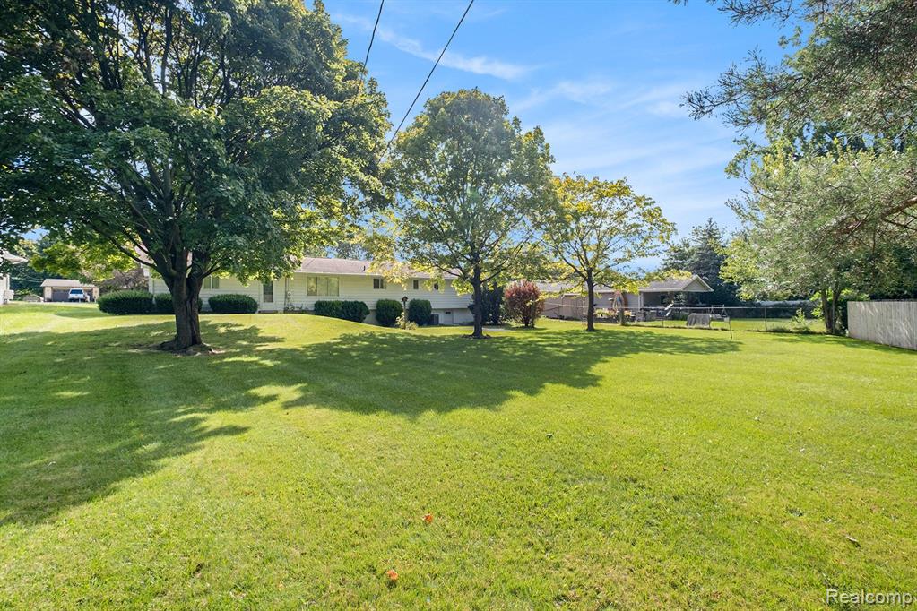 4046 S ELMS Road, Swartz Creek, MI 48473 — Photo 11