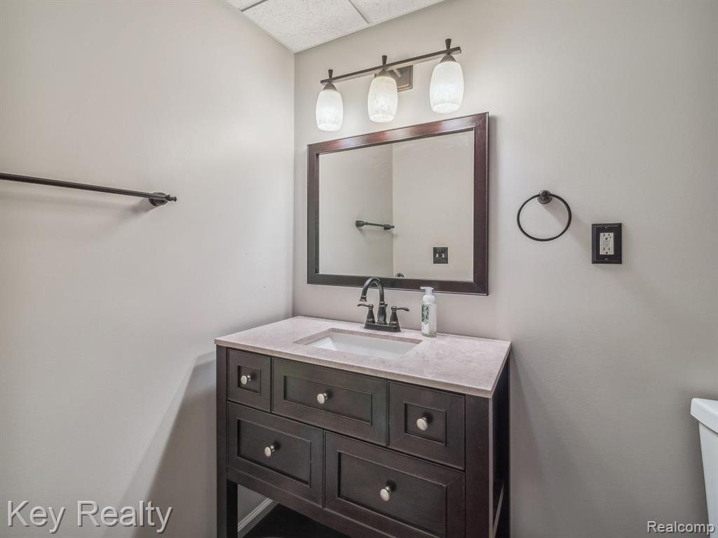 50424 LIVINGSTON Drive, Northville, MI 48168 — Photo 33