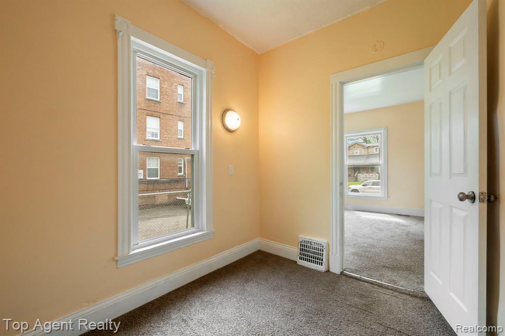 50 Henderson Street, Pontiac, MI 48341 — Photo 11