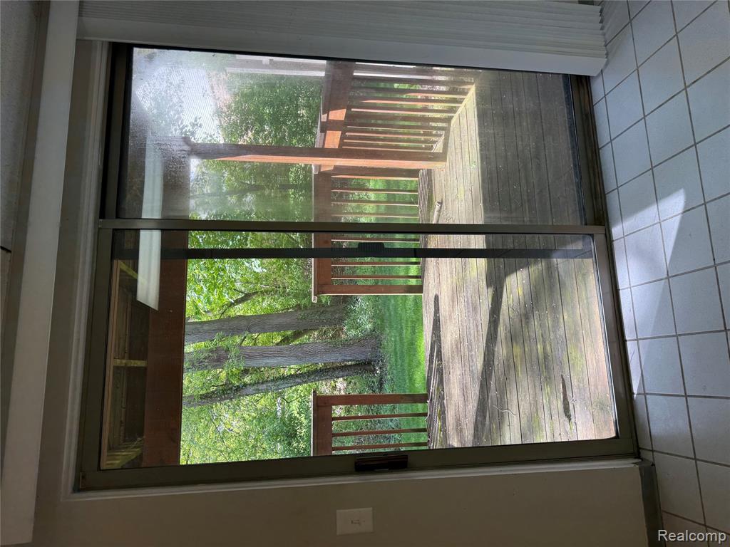 7059 Colonial Oaks Drive, Waterford, MI 48327 — Photo 46