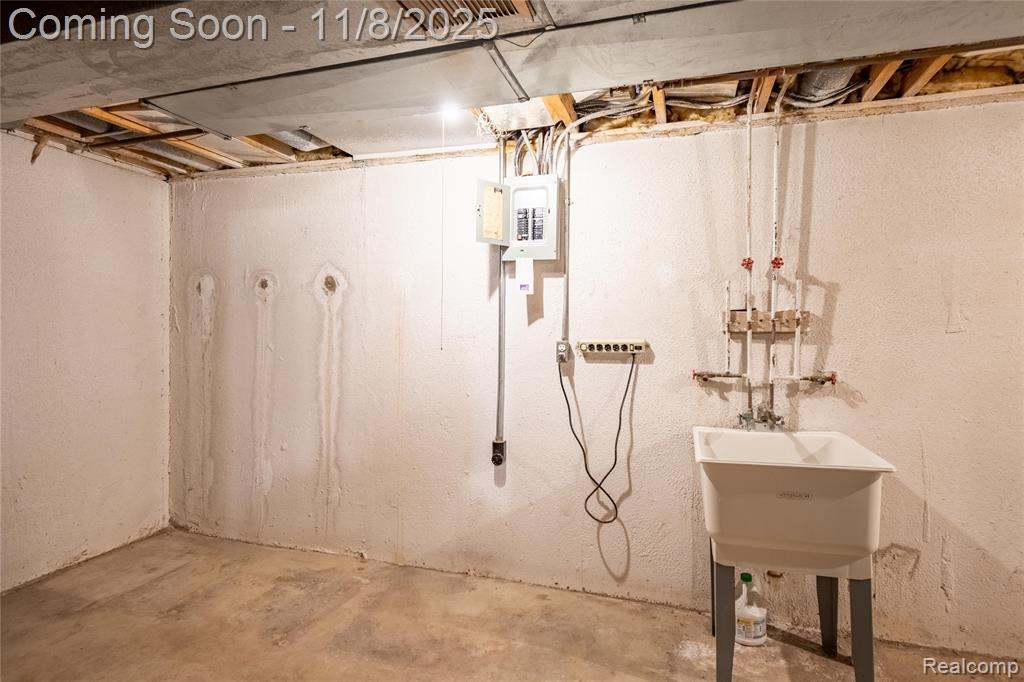 285 Inlet Court, Walled Lake, MI 48390 — Photo 23