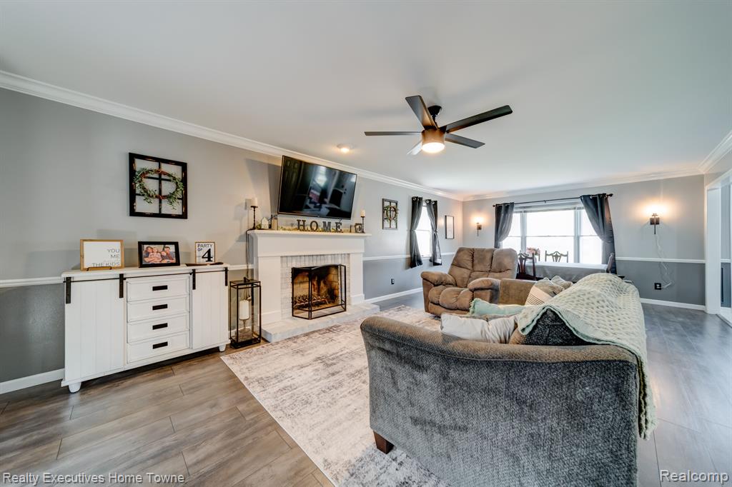 4238 FAIRWAY Drive, Fort Gratiot, MI 48059 — Photo 5