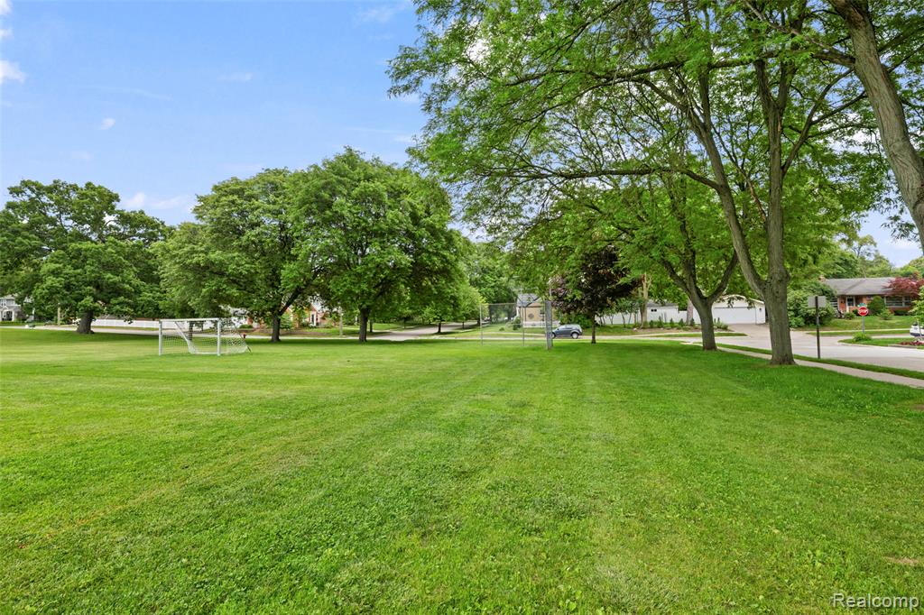414 Aqua Court, Royal Oak, MI 48073 — Photo 31