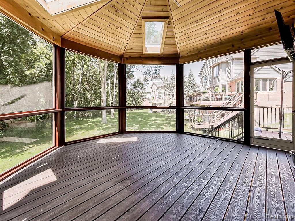 5570 HAMPSHIRE Drive, West Bloomfield, MI — Photo 23
