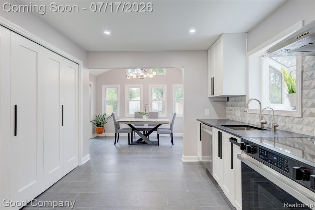 4102 Elmhurst Avenue, Royal Oak, MI 48073 — Photo 2