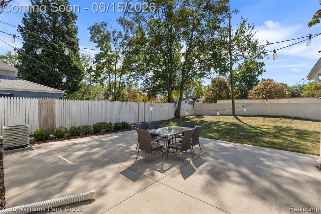 608 E Windemere Avenue, Royal Oak, MI 48073 — Photo 33