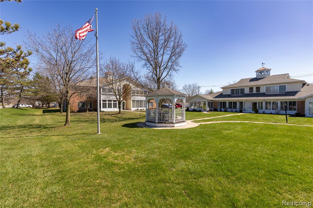 8187 Grays Drive, B7, Grosse Ile, MI 48138 — Photo 28