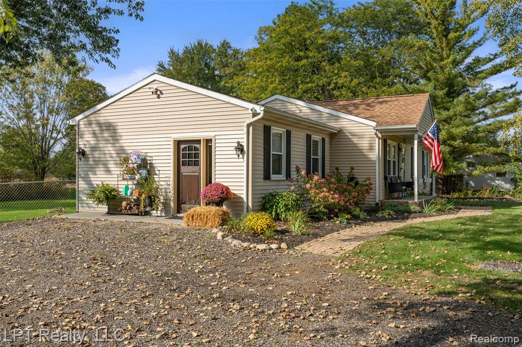 411 FOWLERVILLE Road, Fowlerville, MI 48836 — Photo 2
