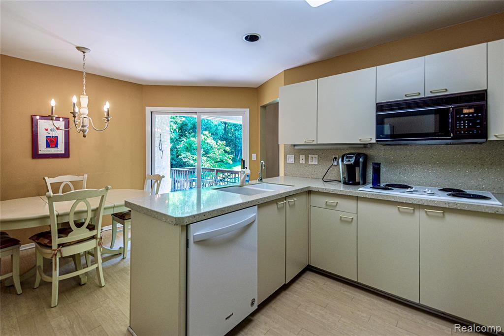 6760 Oyster Cove, West Bloomfield, MI 48323 — Photo 2