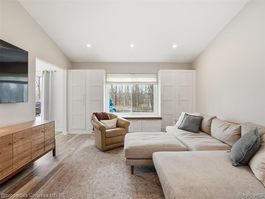 517 Cove View Drive, Waterford, MI 48327 — Photo 8
