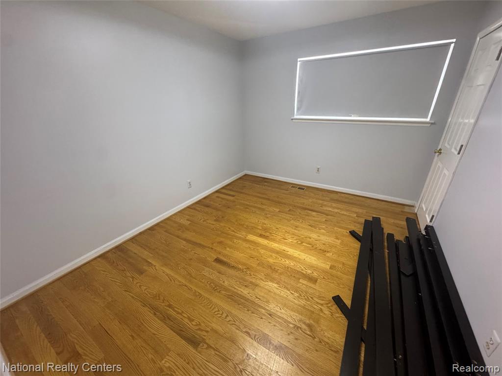 8514 Hampshire Drive, Sterling Heights, MI 48313 — Photo 9