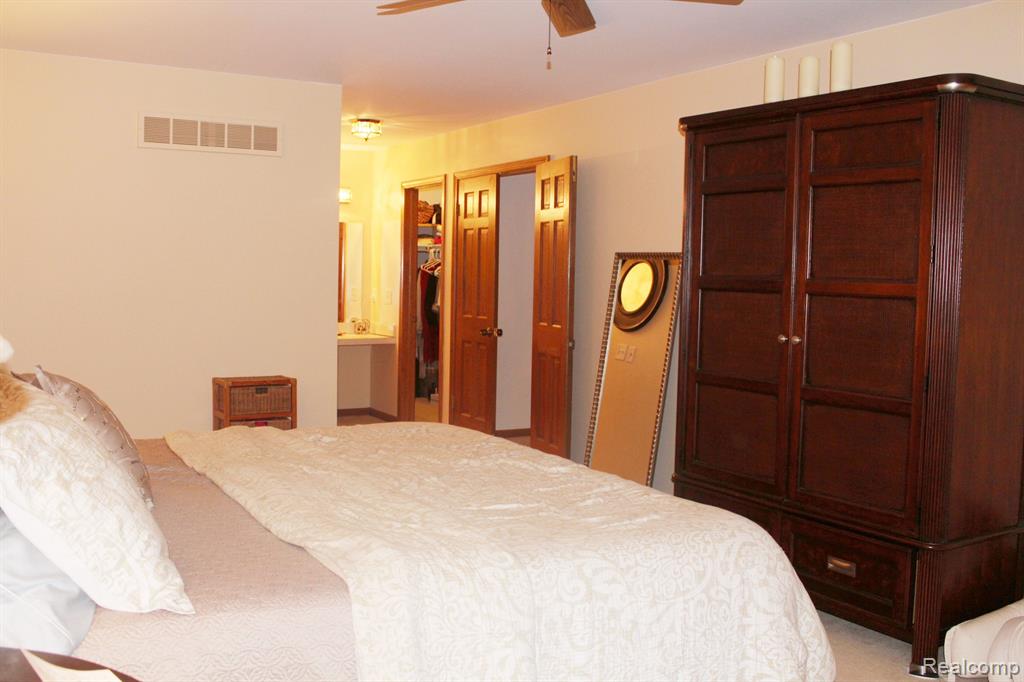 760 Stanford Circle, Rochester Hills, MI 48309 — Photo 12