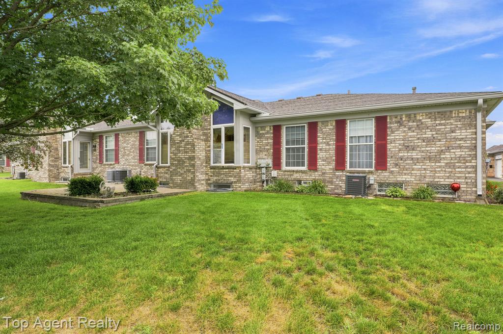 48659 Sundance Court, Utica, MI 48315 — Photo 39