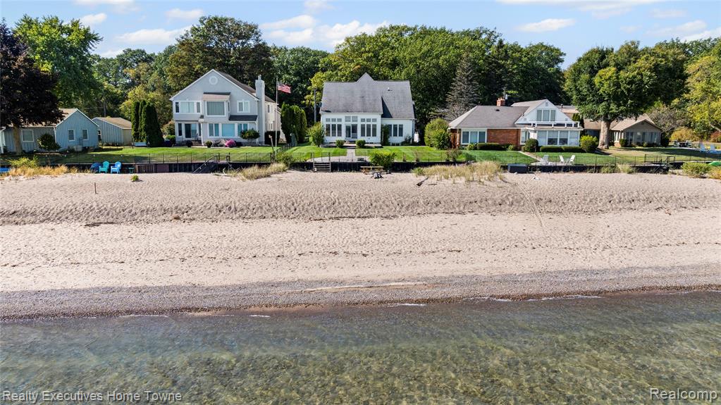 5802 Lakeshore Road, Fort Gratiot, MI 48059 — Photo 2
