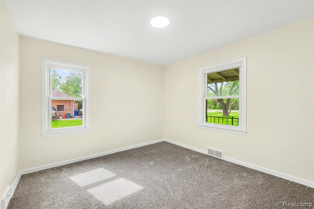 1093 W Maple Avenue, Burton, MI 48507 — Photo 8