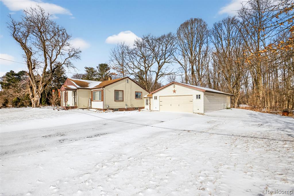 3241 Curtis Road, Birch Run, MI 48415 — Photo 2