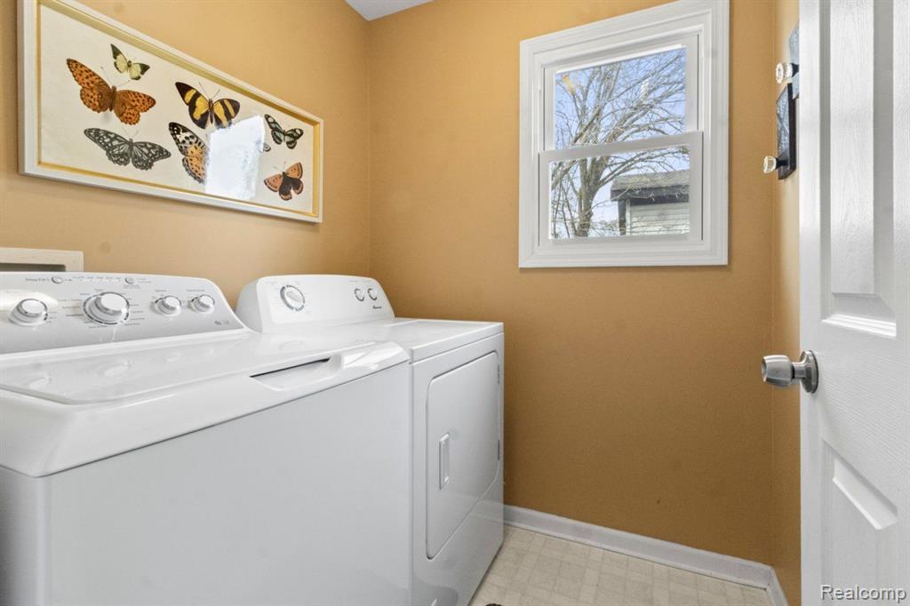 736 PINE TREE Road, Lake Orion, MI 48362 — Photo 9