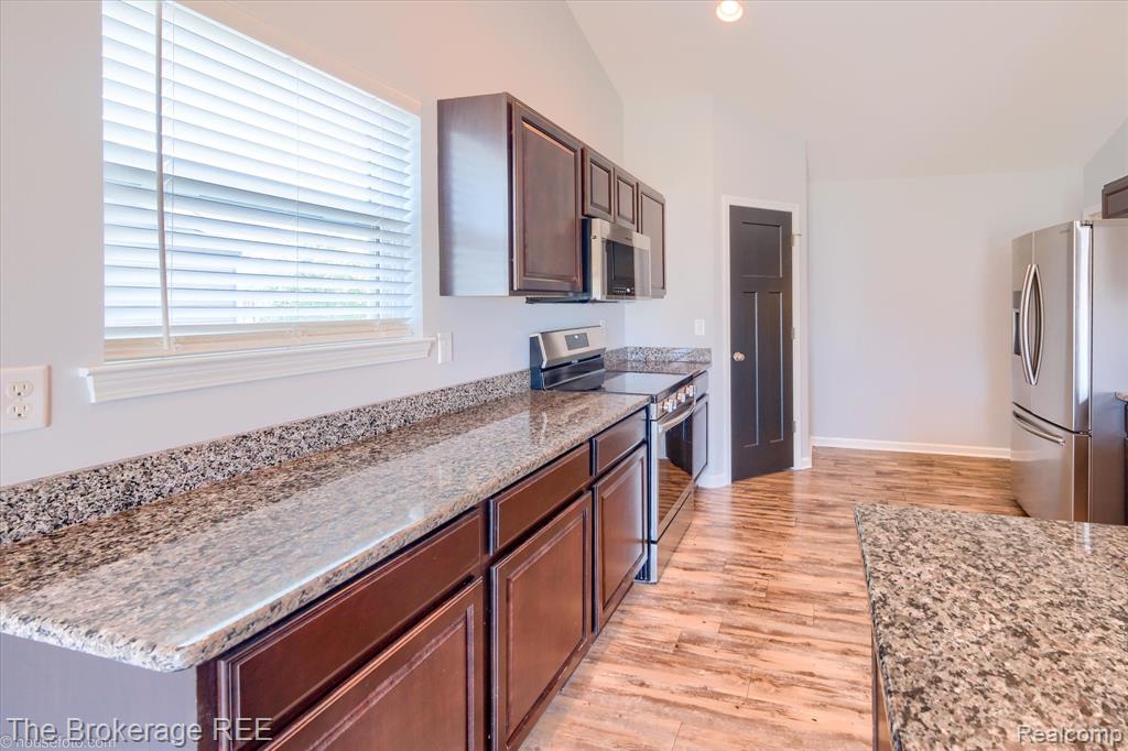1437 Pondview Drive, Davison, MI 48423 — Photo 14