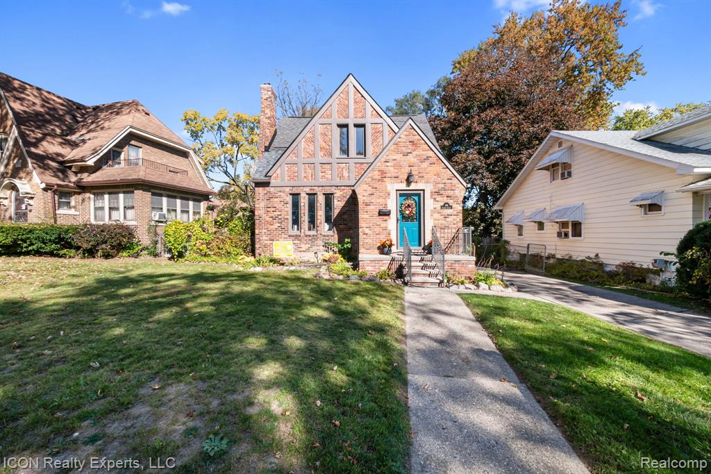 64 Illinois Avenue, Pontiac, MI 48341